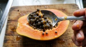 Semillas de Papaya: El Tesoro Antiparasitario Que Tiras a la Basura