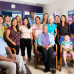 Comunidad hispana en centro de salud